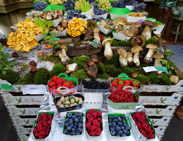 Vibrant food stalls inside the historic Marche des Enfants Rouges covered market in Paris